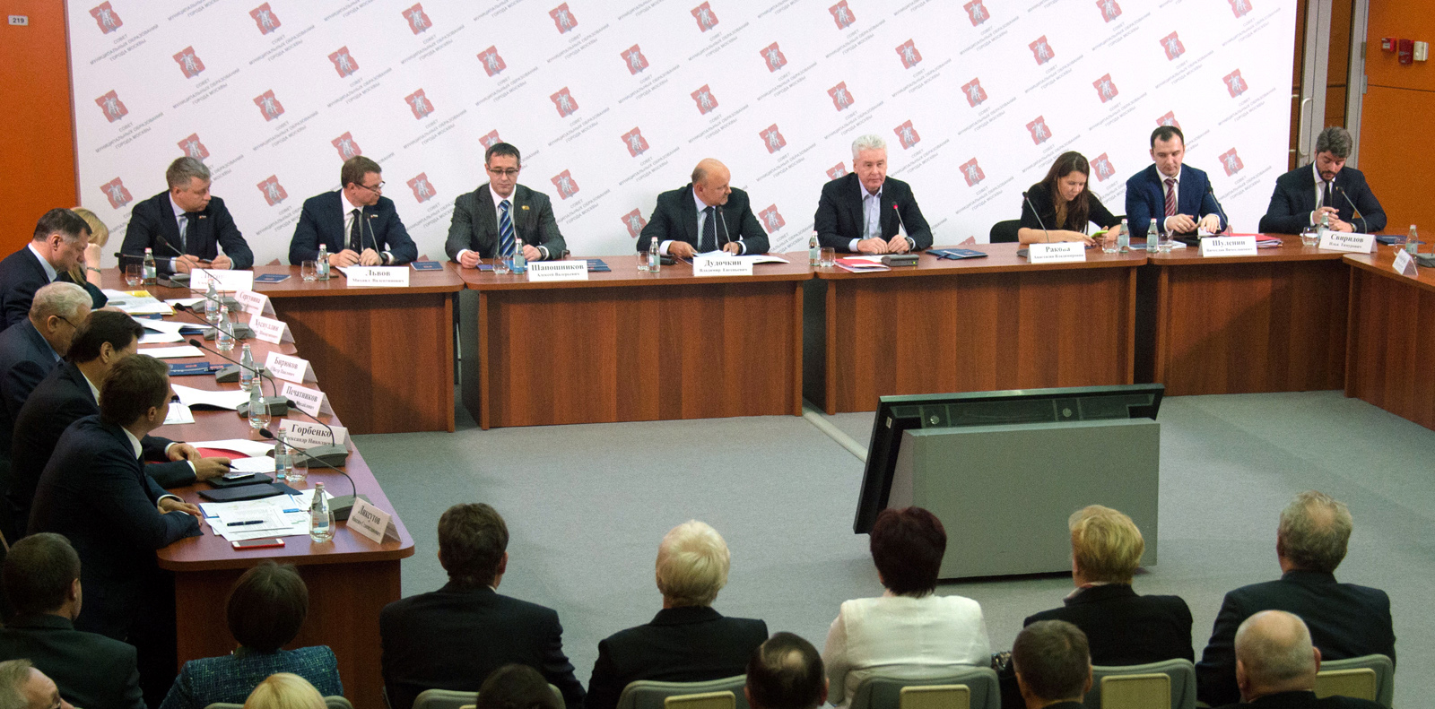 Правительство Москвы направит 100% доходов от парковок и миграционных патентов на благоустройство районов
